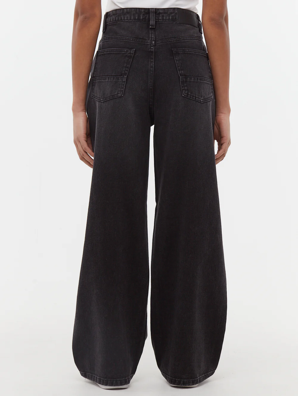 Maxina Wide Leg Jeans - Washed Black - Image 5