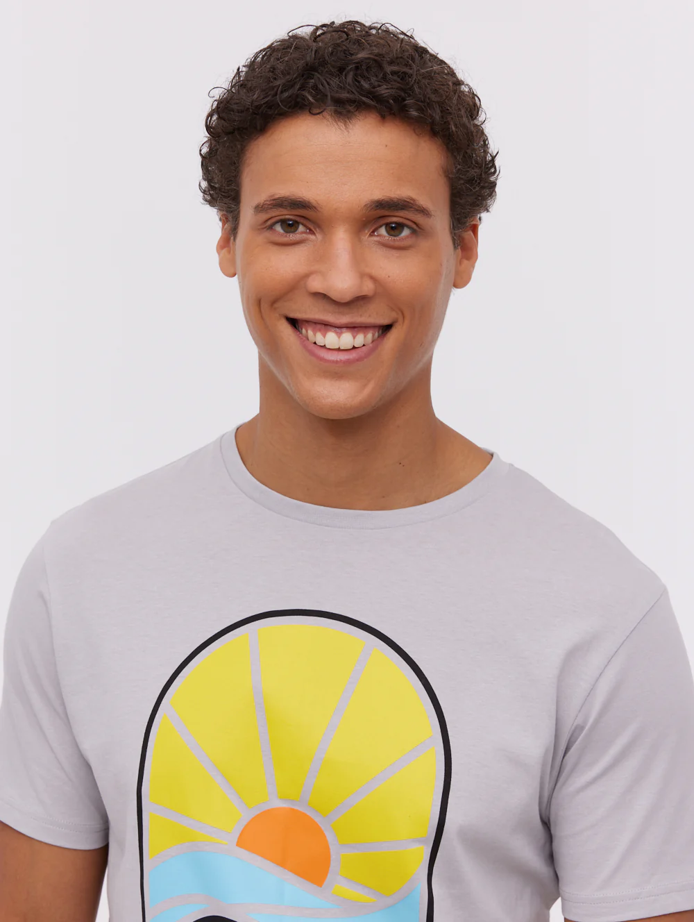 Vetral Sun Graphic T-Shirt - Image 3