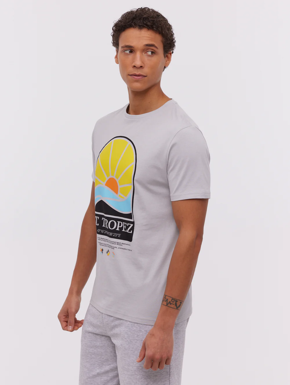 Vetral Sun Graphic T-Shirt - Image 4