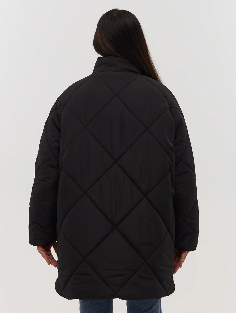 Yarah Oversize Diamond Puffer Coat - Black - Image 4